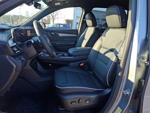 Used 2026 Buick Enclave Preferred w/ Power Package FWD image 10