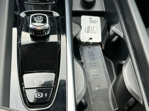 Used 2025 Volvo XC60 B5 Plus image 26
