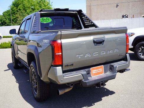 Used 2025 Toyota Tacoma TRD Off-Road w/ TRD Off Road Premium Package AWD/4WD image 11