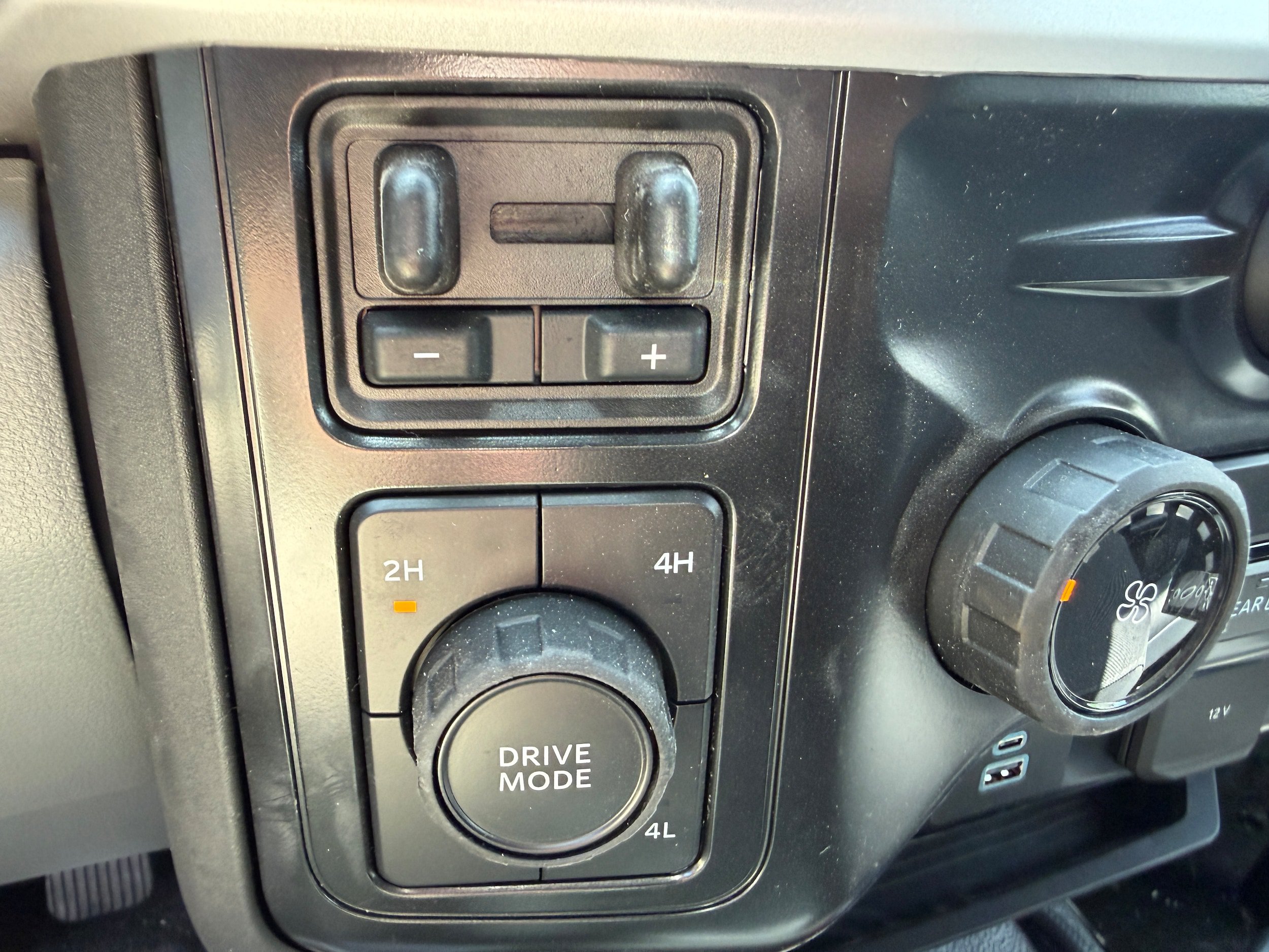 New 2026 Ford F550 4x4 Supercab Super Duty w/ XLT Value Package image 30