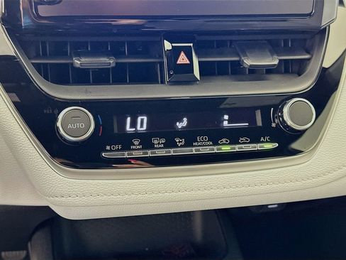 Used 2025 Toyota Corolla SE image 15
