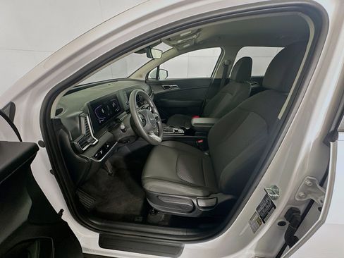 Used 2025 Kia Sportage LX image 13