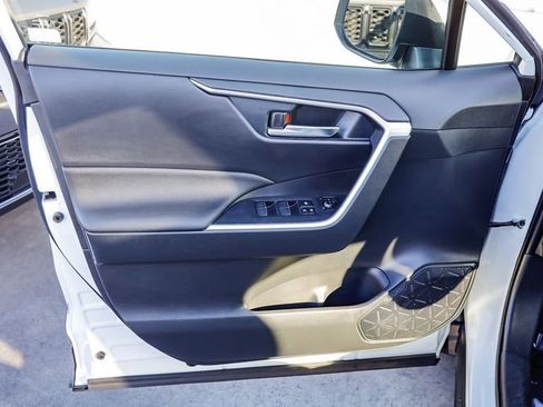 Used 2024 Toyota RAV4 SE image 22