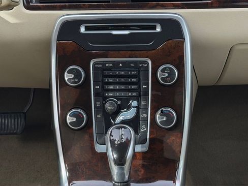 Used 2014 Volvo XC70 T6 image 15