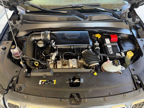 Used 2025 Jeep Compass Latitude image 31