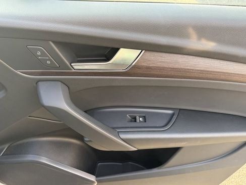 Certified 2025 Audi Q5 2.0T Premium w/ Convenience Plus Package image 29