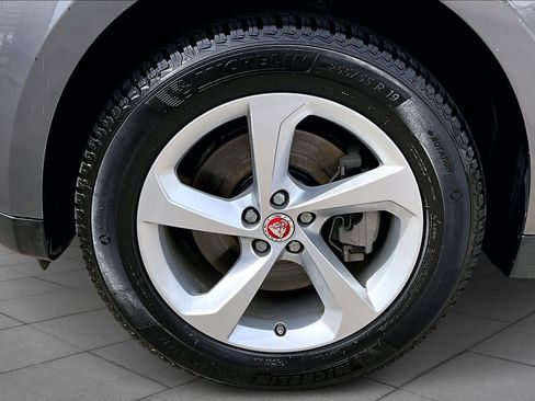 Used 2017 Jaguar F-PACE Premium image 11