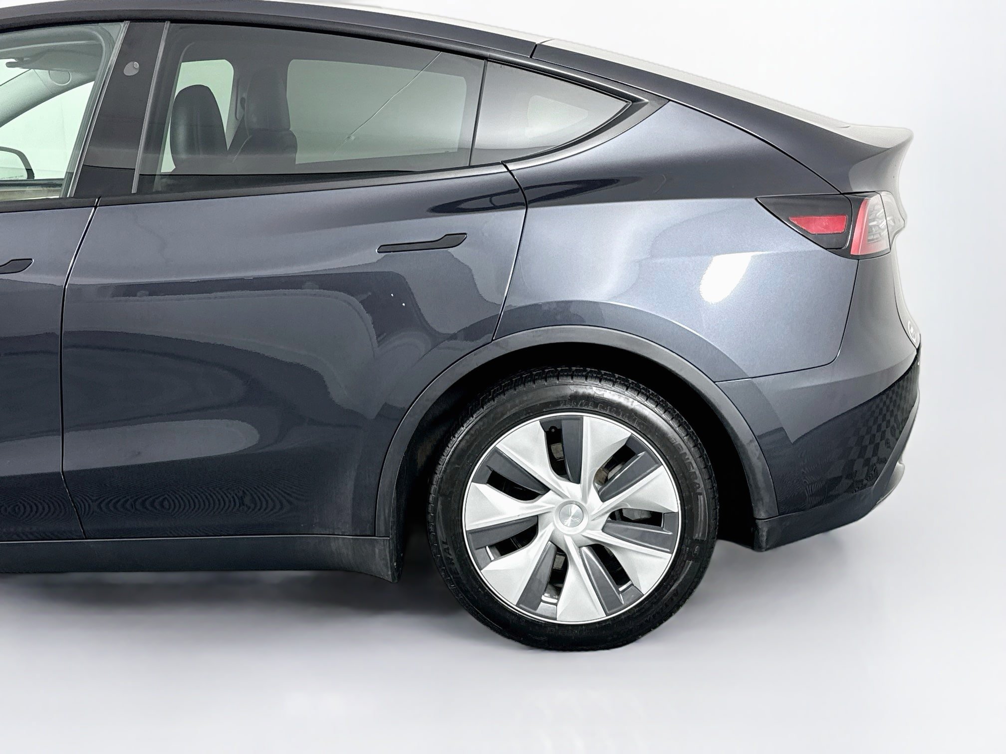Used 2024 Tesla Model Y Long Range AWD/4WD image 42