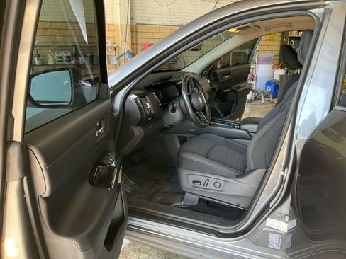Used 2022 Nissan Pathfinder SV AWD/4WD image 24