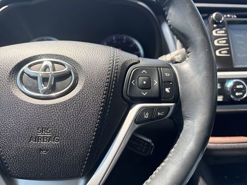 Used 2018 Toyota Highlander XLE image 16