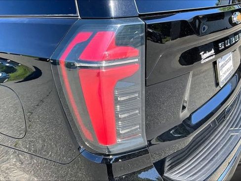 Used 2025 Chevrolet Suburban LT AWD/4WD image 22