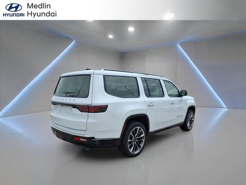 Used 2025 Jeep Wagoneer Series III w/ Premium Group I AWD/4WD image 3