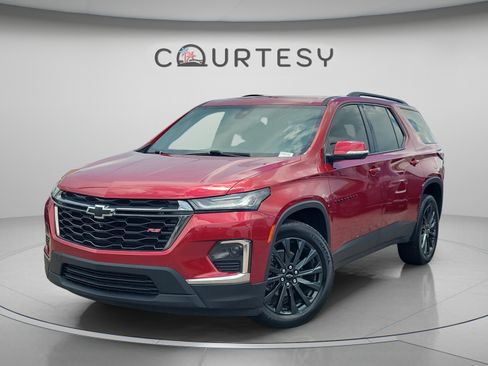 Used 2023 Chevrolet Traverse RS FWD image 1