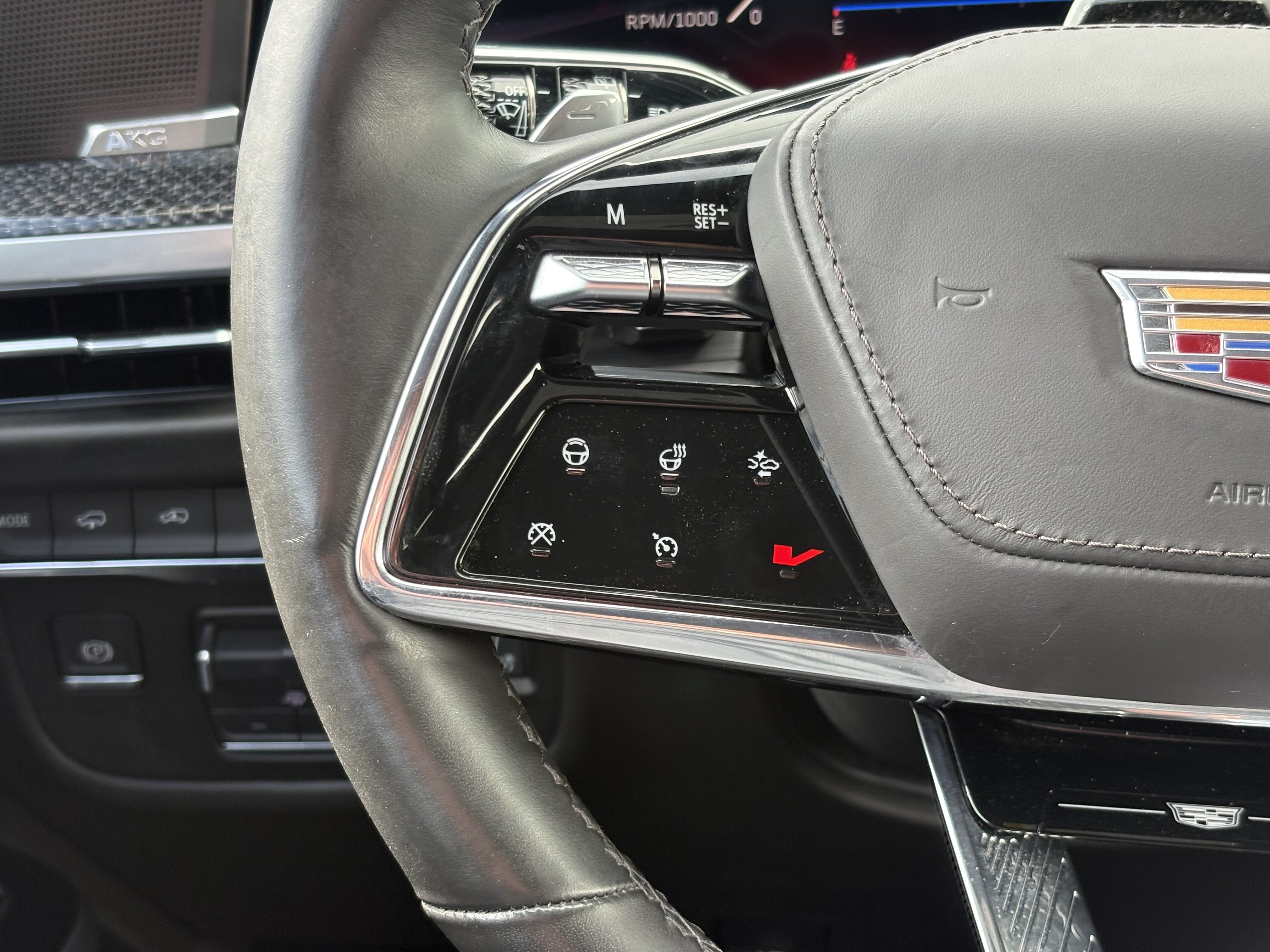 Certified 2025 Cadillac Escalade ESV V AWD/4WD image 21