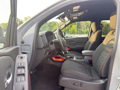 Used 2023 Nissan Frontier PRO-4X w/ Technology Package AWD/4WD image 12