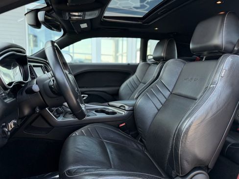 Used 2015 Dodge Challenger SRT w/ Technology Group image 17