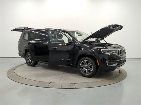 Used 2024 Jeep Wagoneer L Series II w/ Flexible Seating Group image 9