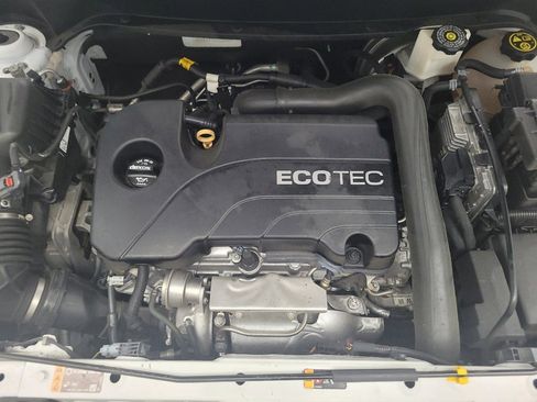 Used 2019 Chevrolet Equinox LS FWD image 30