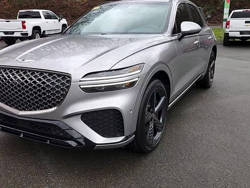 Used 2022 Genesis GV70 3.5T Sport w/ Sport Prestige Package image 2