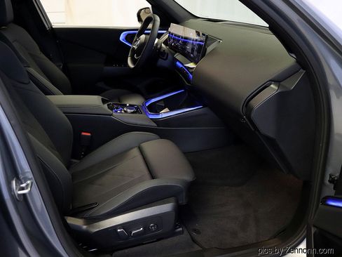 Used 2025 BMW X3 xDrive30i w/ Premium Package image 34