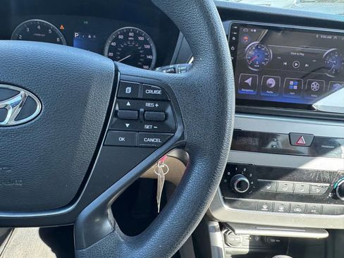 Used 2015 Hyundai Sonata SE image 19