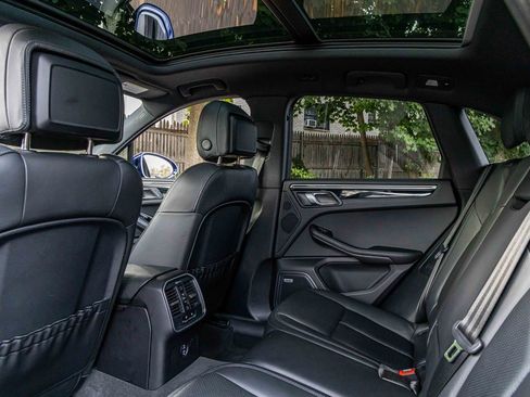 Used 2022 Porsche Macan image 25