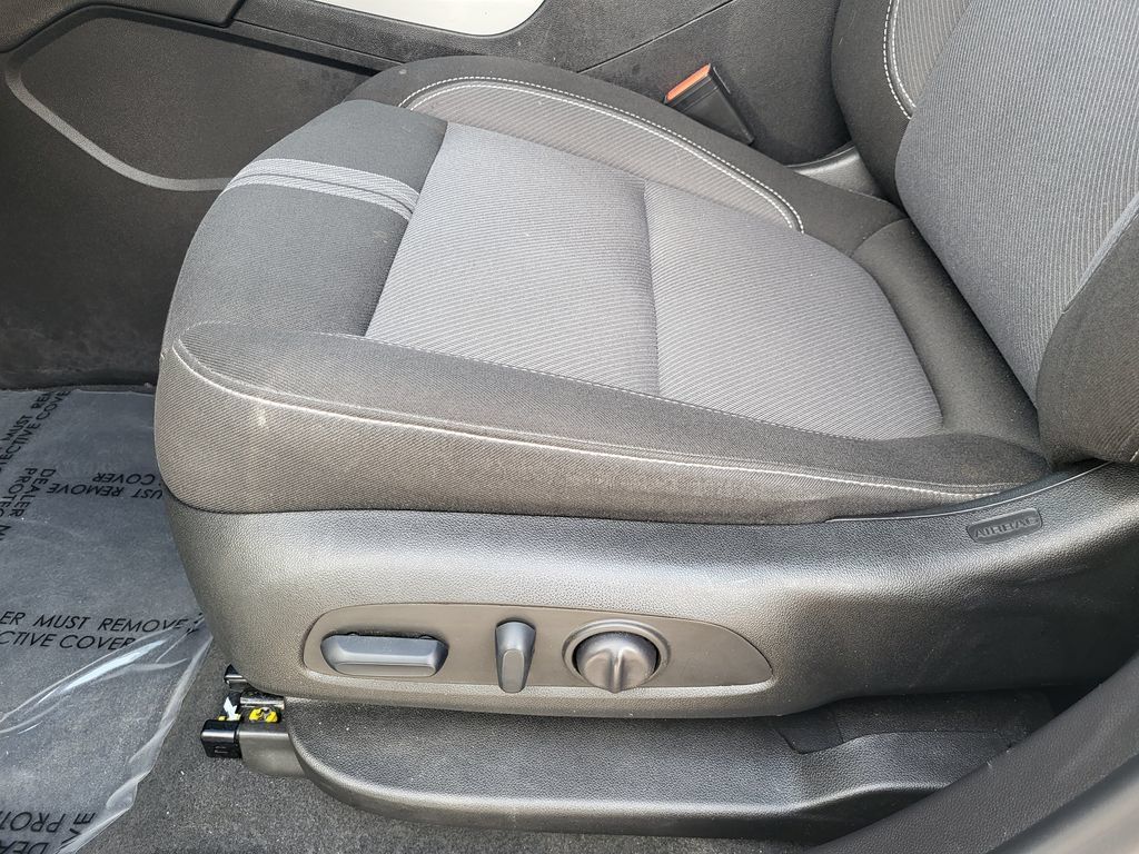 Used 2025 Chevrolet Blazer LT FWD image 19