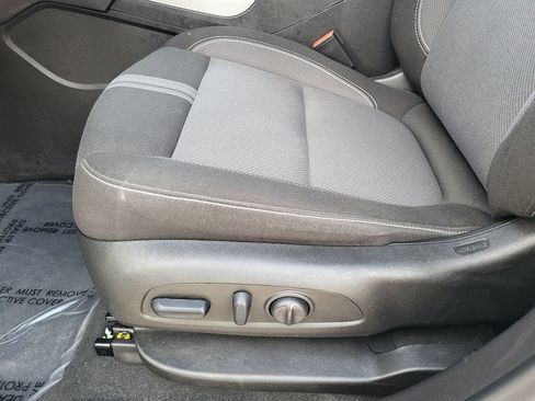 Used 2025 Chevrolet Blazer LT FWD image 19