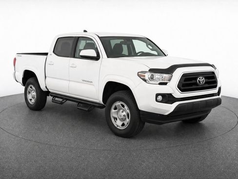 Used 2022 Toyota Tacoma SR5 RWD image 2