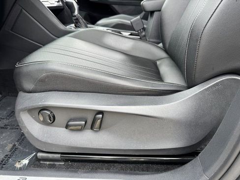 Used 2023 Volkswagen Tiguan SE R-Line image 15