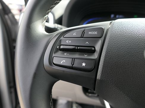 Used 2025 Hyundai Venue SEL image 14