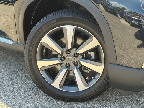 Used 2023 Honda Pilot Touring image 2