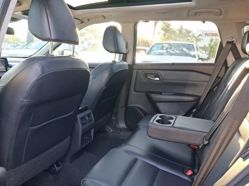 Used 2022 Nissan Rogue SV w/ SV Premium Package FWD image 8