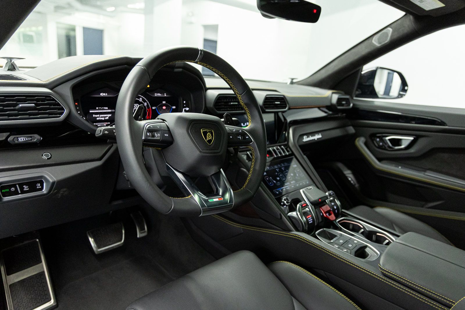 Used 2024 Lamborghini Urus S AWD/4WD image 27