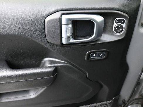 Used 2018 Jeep Wrangler Unlimited Sport S image 3