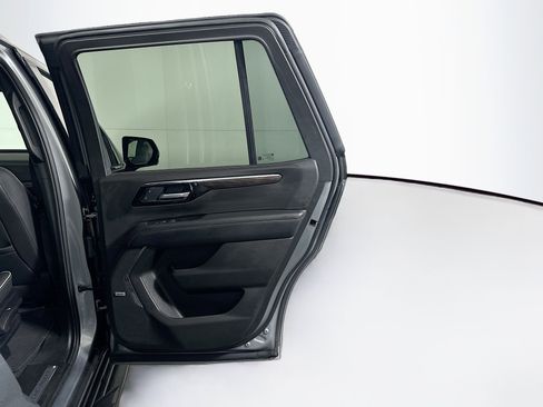 Used 2025 Chevrolet Tahoe Premier image 33