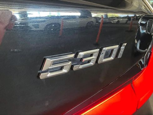 Used 2023 BMW 530i w/ Premium Package image 9