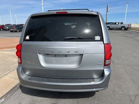Used 2017 Dodge Grand Caravan SXT image 6