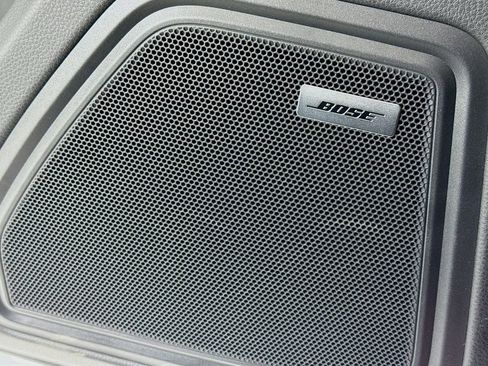 Certified 2025 Porsche Macan AWD/4WD image 12