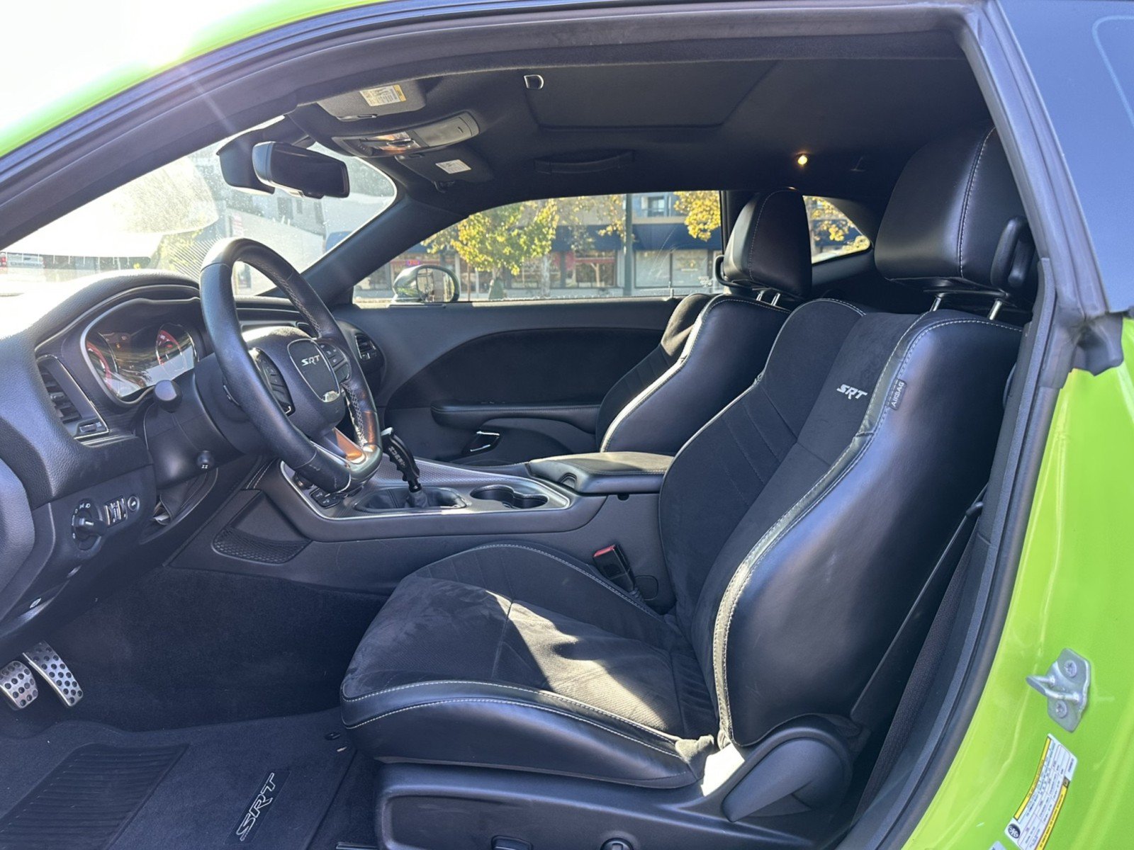 Used 2015 Dodge Challenger SRT Hellcat RWD image 16
