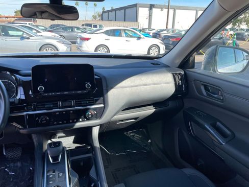 Used 2025 Nissan Pathfinder SV image 37