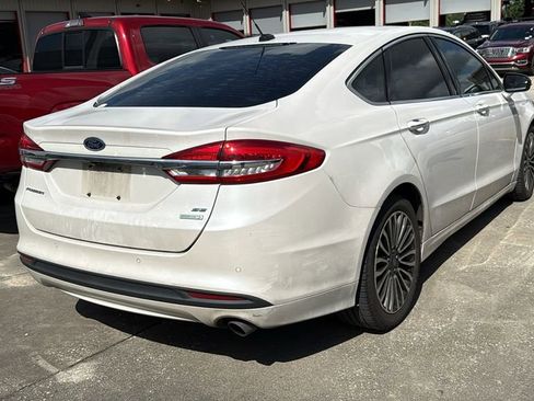 Used 2018 Ford Fusion SE w/ Fusion SE Technology Package FWD image 3