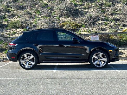 Certified 2025 Porsche Macan image 9