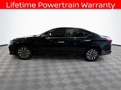 Used 2025 Nissan Altima 2.5 SV FWD image 8