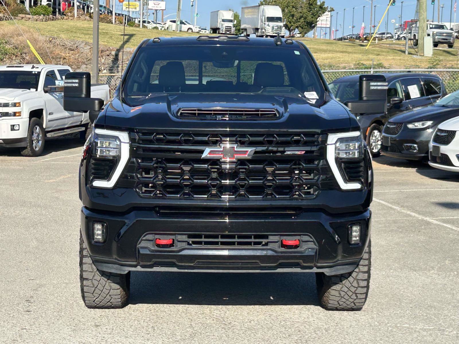 Used 2024 Chevrolet Silverado 2500 ZR2 w/ Technology Package AWD/4WD image 2