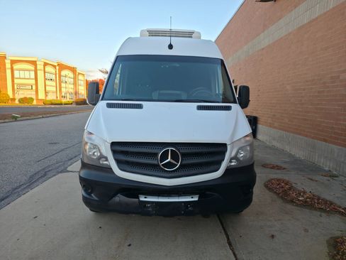 Used 2018 Mercedes-Benz Sprinter 2500 image 2