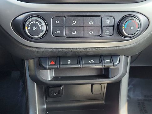 Used 2022 Chevrolet Colorado LT w/ LT Convenience Package AWD/4WD image 42