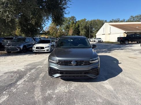Used 2023 Volkswagen Tiguan SE R-Line image 15