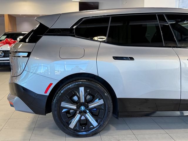 Used 2024 BMW iX xDrive50 w/ Sport Package AWD/4WD image 17