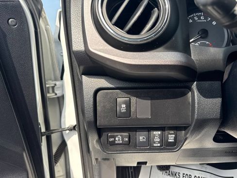 Used 2020 Toyota Tacoma TRD Sport w/ TRD Premium Sport Package AWD/4WD image 12